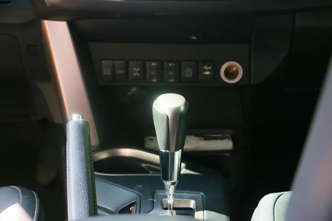 2012荣放rav4的2.0l的油耗,丰田rav4荣放2.5混动版真实油耗