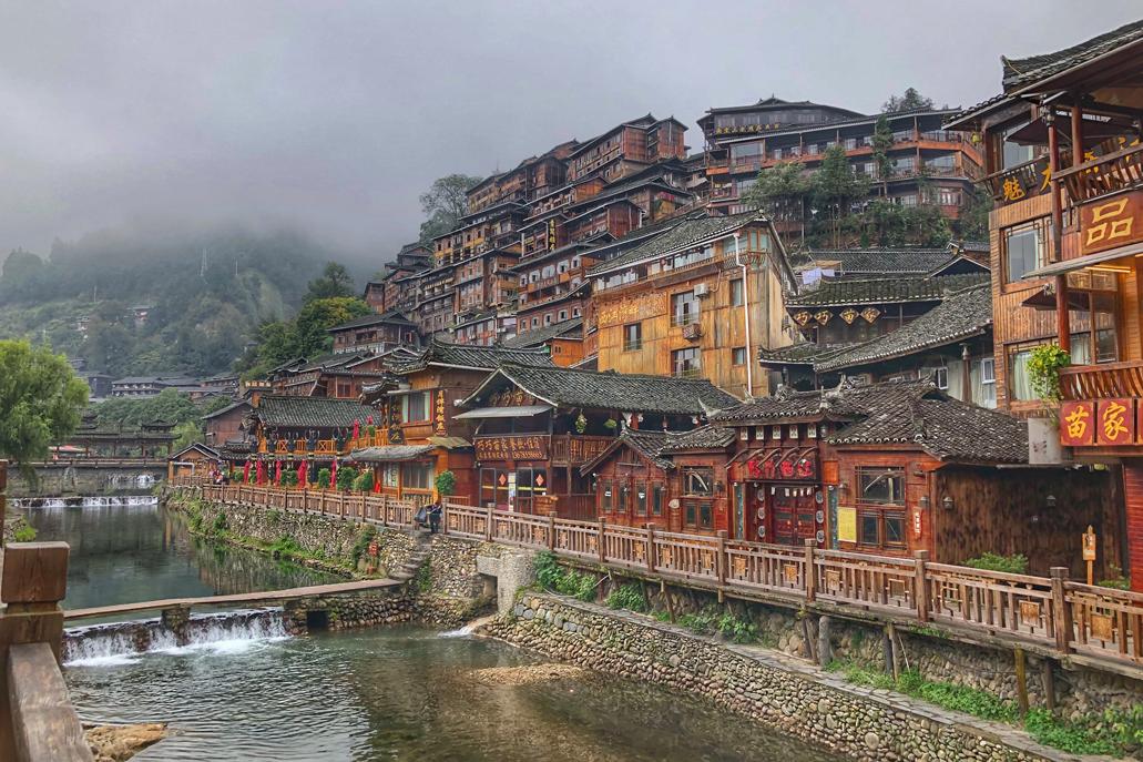 瀑布大小七孔西江千户苗寨,千户苗寨和小七孔和黄果树瀑布