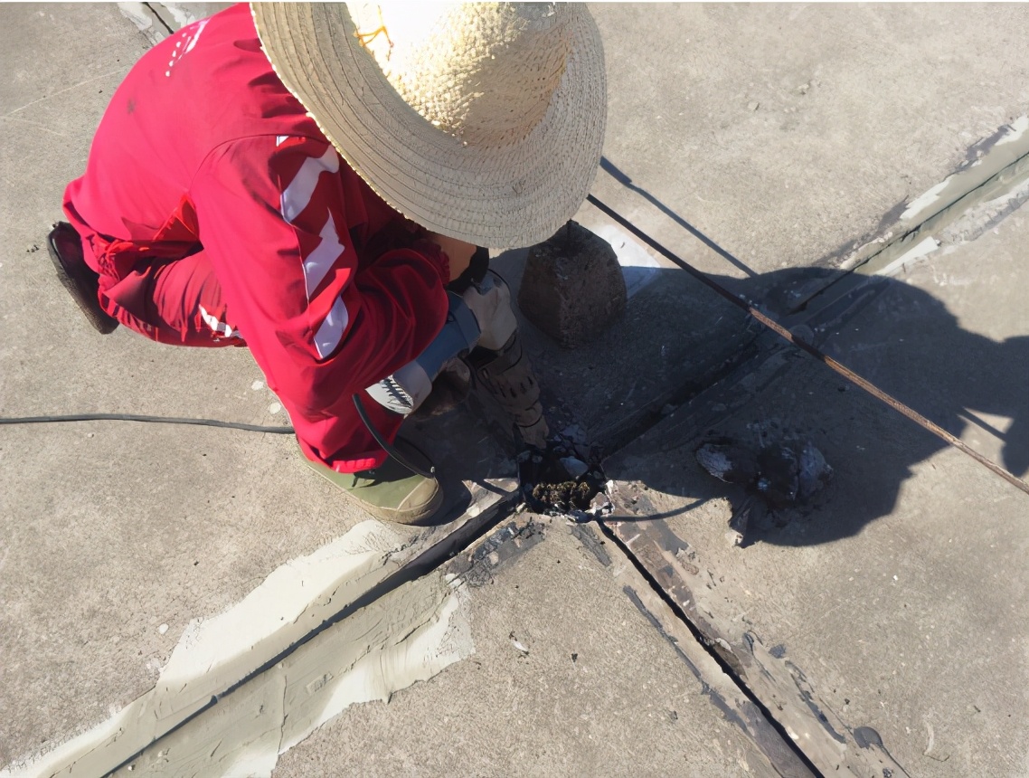 旧屋面翻修防水施工方案,旧屋面防水保温的翻新方案