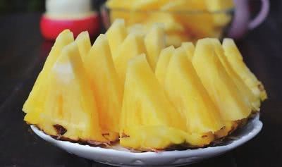 菠萝为啥要用盐水泡呢,菠萝用盐水泡的时间短会怎么样
