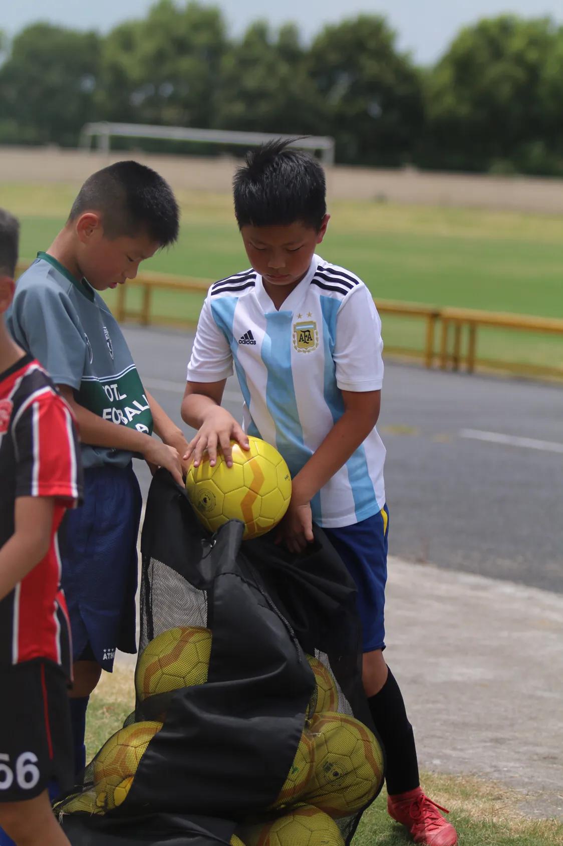 足球青训u6到u8段的训练,2018日本足球青训教学