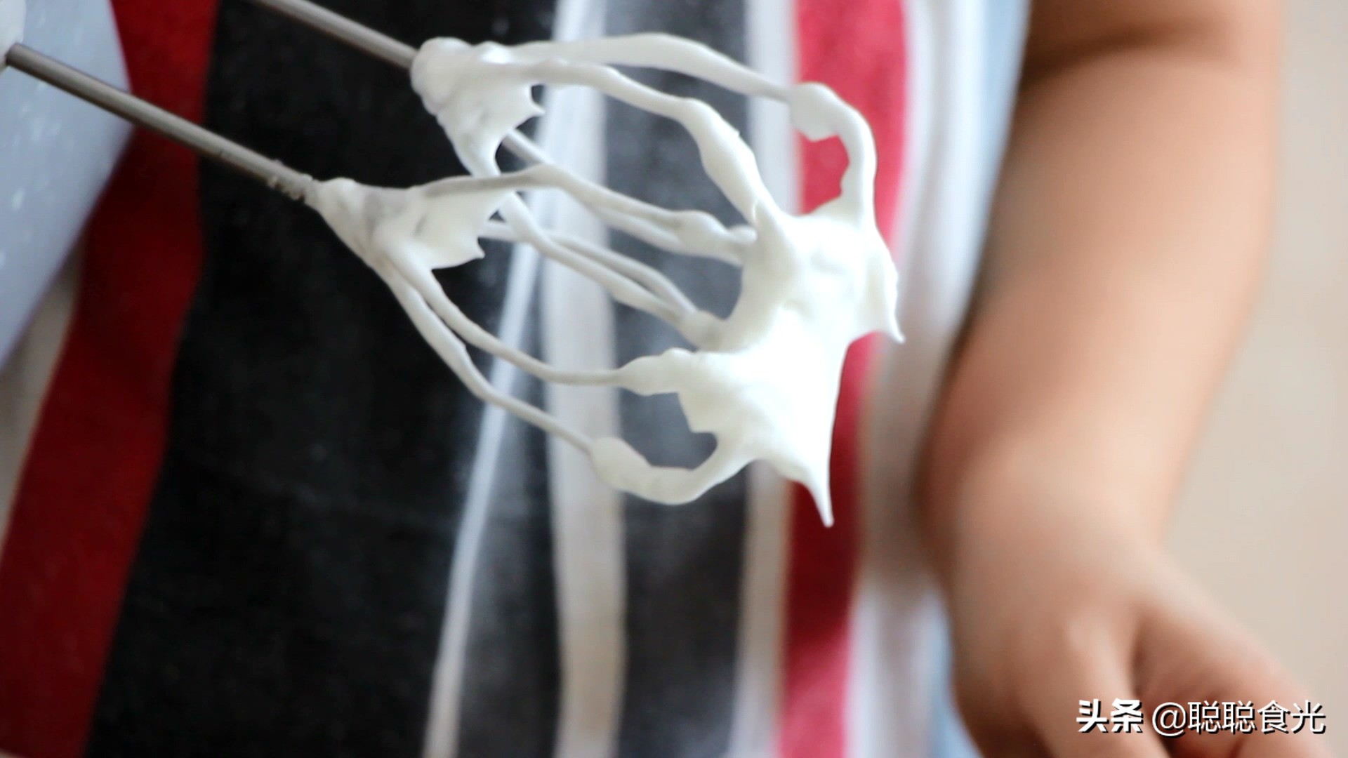 电饭锅做蛋糕的方法详细教程,电饭锅蛋糕底部不蓬松