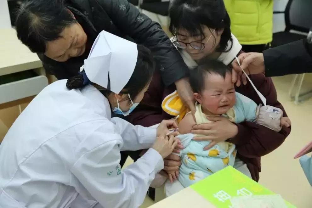 专业的健康管理专家帮您解答,中医药专家走进民众开展健康义诊