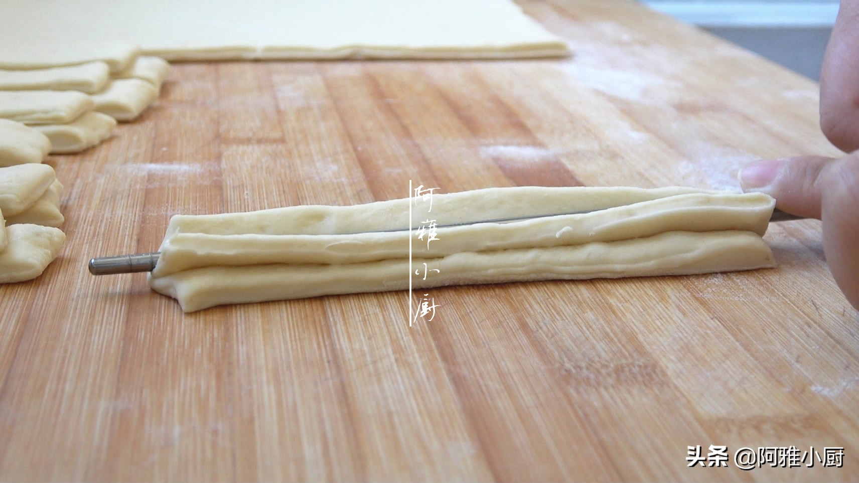 蓬松酥脆大油条的做法,不用泡打粉的油条怎么做酥脆松软