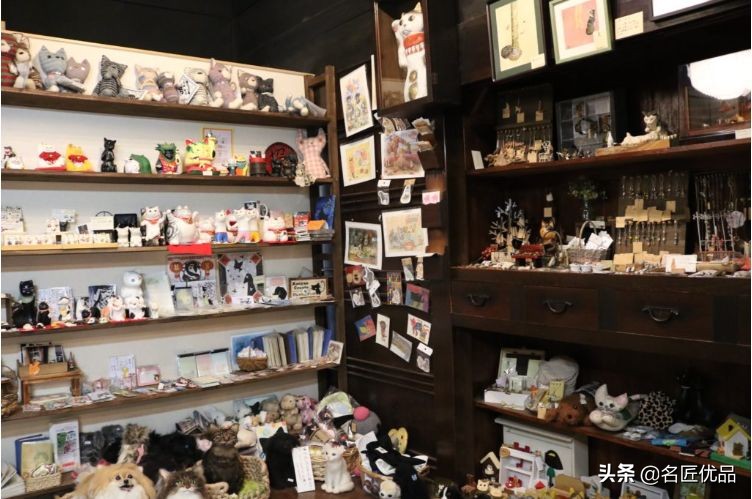 20岁少年建“猫猫寺”，和尚住持全是猫咪，网友：不敢撸不敢吸