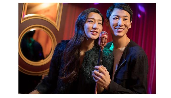 大妈ktv收银,大妈在ktv当服务员