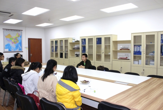 考研复试给导师送礼多少比较好,考研复试到底要不要给导师发邮件