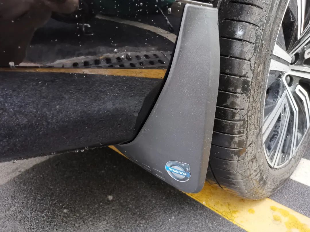 车上沾柏油怎么处理,车上沾沥青原因