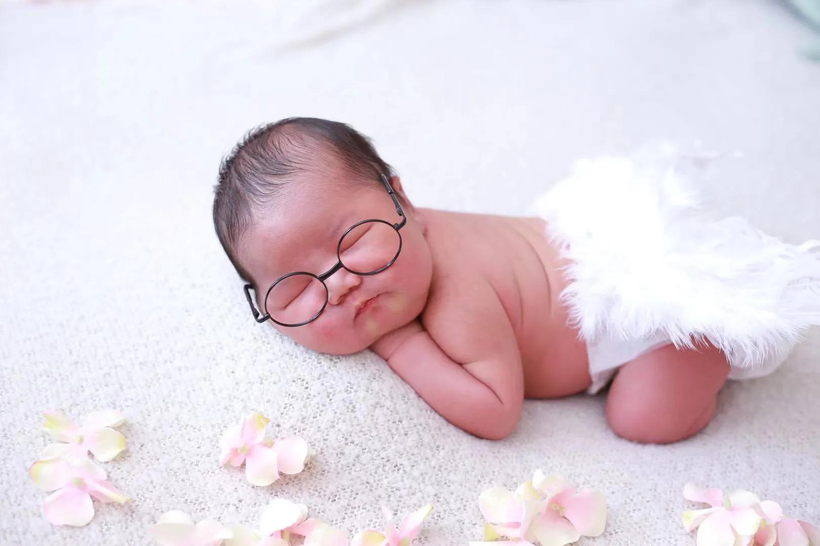 婴儿自费疫苗应该接种哪些,婴儿打疫苗自费的哪个必须打