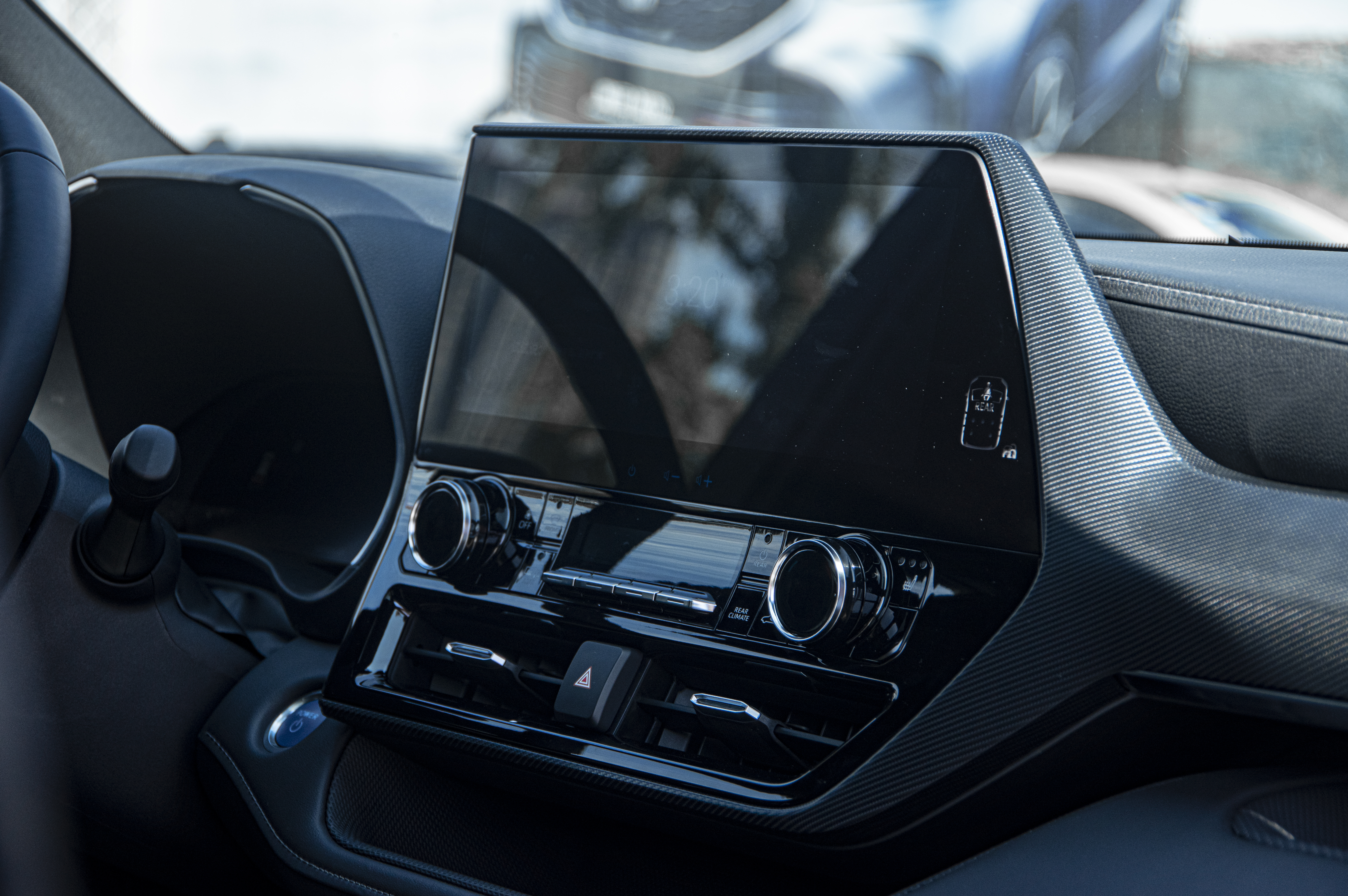 皇冠陆放银色到店实拍,皇冠陆放七座混动版2021长宽高