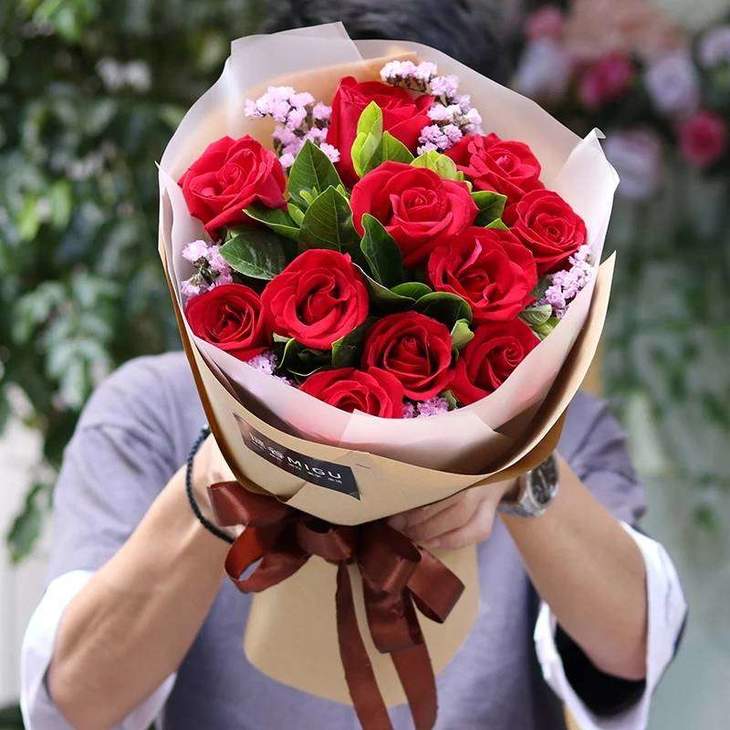 荆报鲜花坊，爱你花束，红玫瑰+栀子叶+勿忘我，78元空运全国包邮