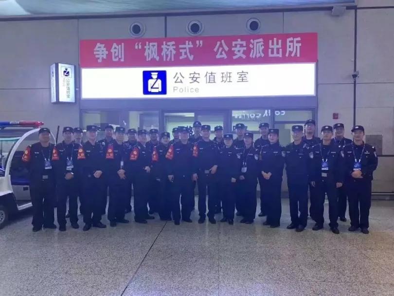 上海铁警全员待命,上海铁警坚守岗位图片