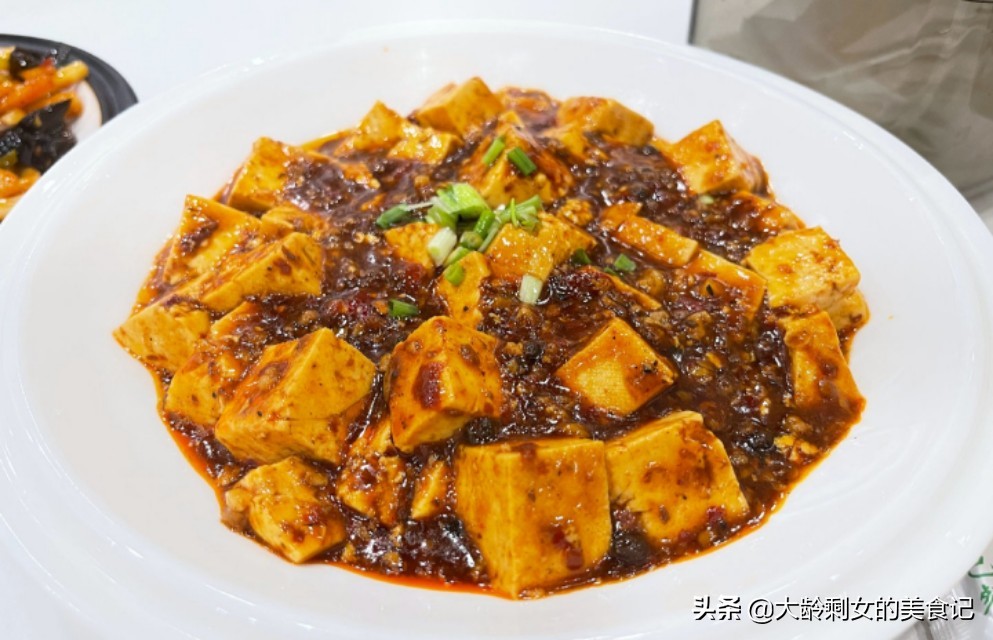 品尝成都美食必吃的十大名小吃,成都美食小吃视频