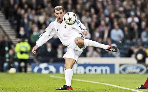 贝克汉姆长传齐达内罗纳尔多进球,小罗贝克汉姆齐达内是哪一场比赛