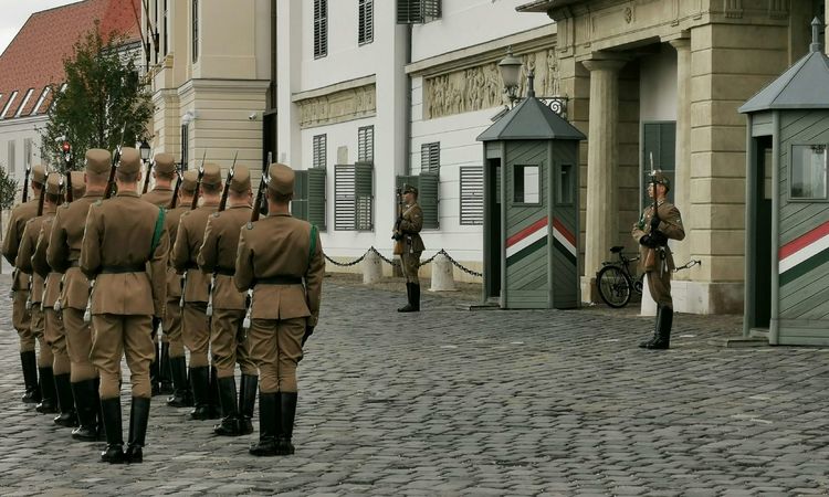 匈牙利的首都,当年陈强曾到此,两个儿子取名“布达”“佩斯”