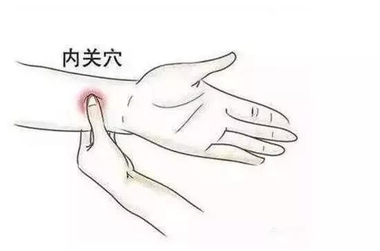 胃胀打嗝上腹部不舒服按什么穴位,打嗝还伴有恶心按摩什么穴位合适