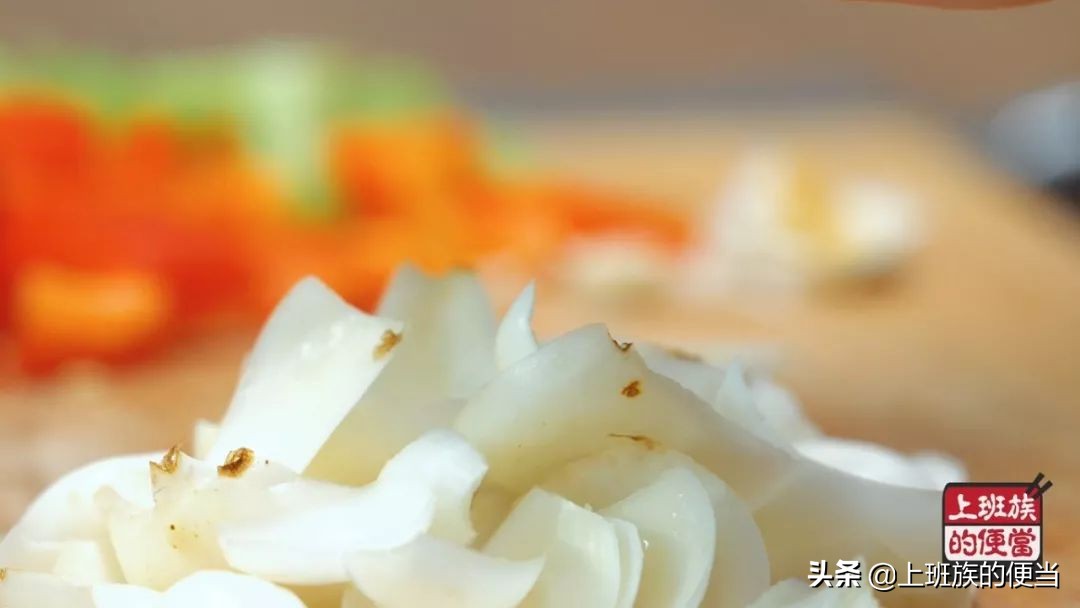 芹菜和什么炒好吃又减肚子,芹菜炒腊肉怎么不油腻