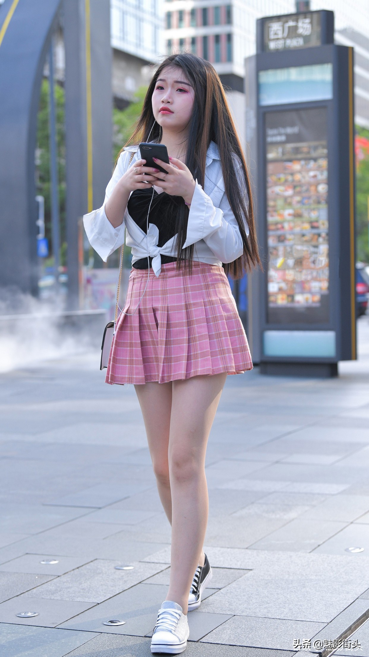 胖女孩穿衣别老气，选择减龄单品很重要，穿出青春气息更可爱