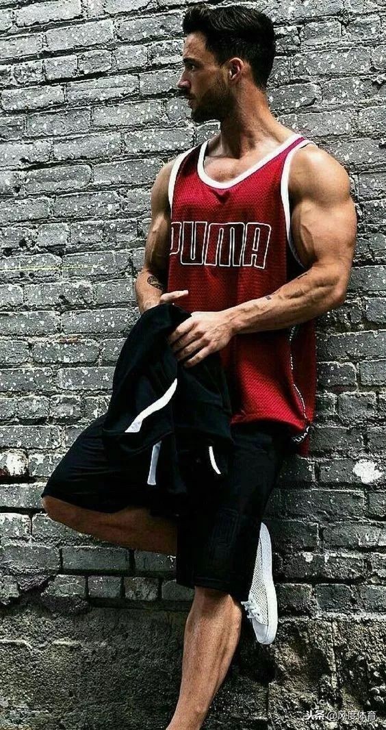 健身肌肉男穿衣搭配图片,肌肉男在健身穿衣搭配