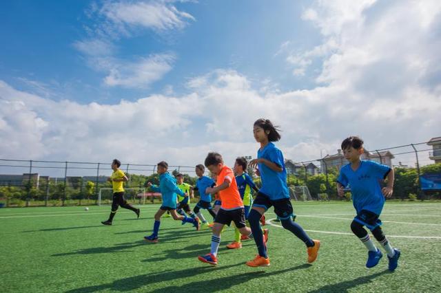 少儿足球零基础体验课,少儿暑期足球体验课