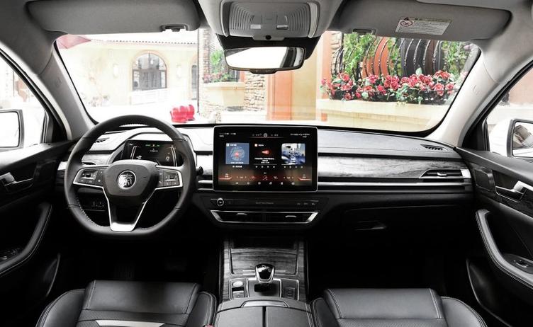 比亚迪秦pro混动对比吉利帝豪gl,吉利新帝豪第四代和比亚迪秦dmi