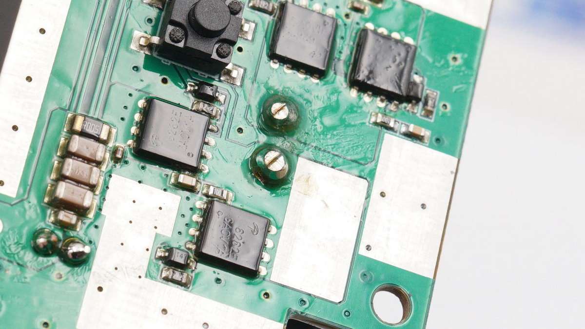 公牛便携式电源拆解,公牛1800w户外电源拆解