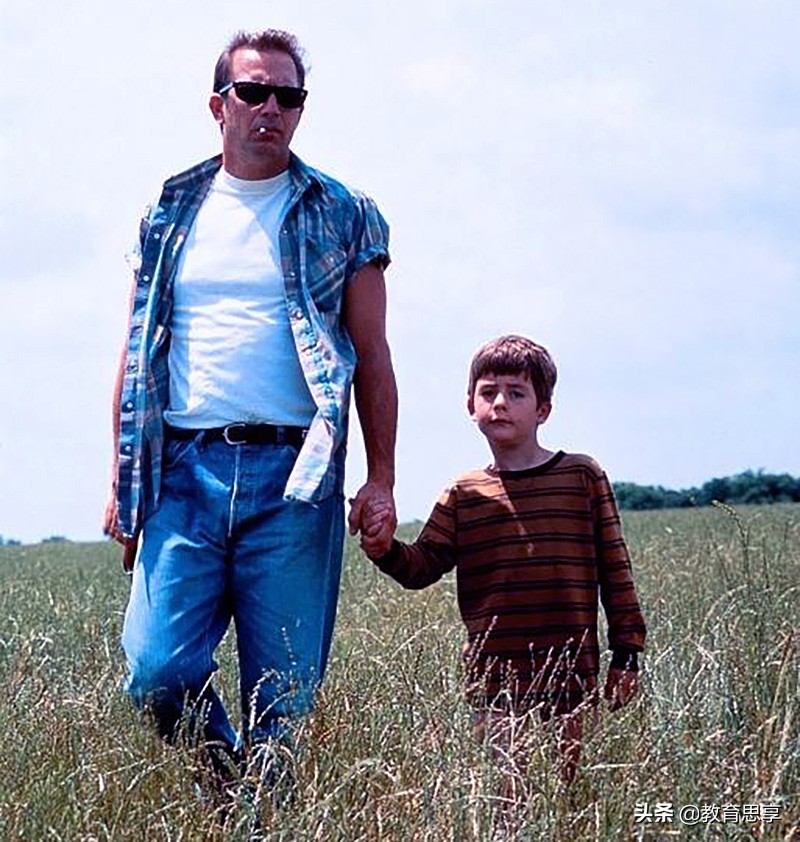 《完美的世界》：父母的爱是无私，而孩子对父母的爱是天真单纯