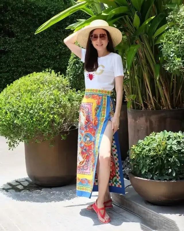 泰国女首富伍伦盼足球,泰国女足总经理伍伦盼写真