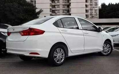 默默无闻的本田锋范为何烂大街呢，只因是三厢版飞度吗？