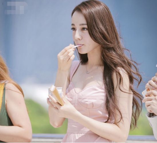 迪丽热巴脸瘦脱相,迪丽热巴瘦脱相