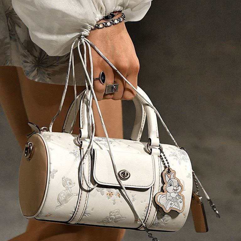 香奈儿2024春夏秀场包包,2021包包秋冬流行趋势走秀