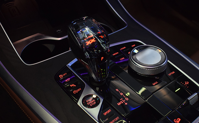 宝马x750i试驾视频,宝马x72022款试驾