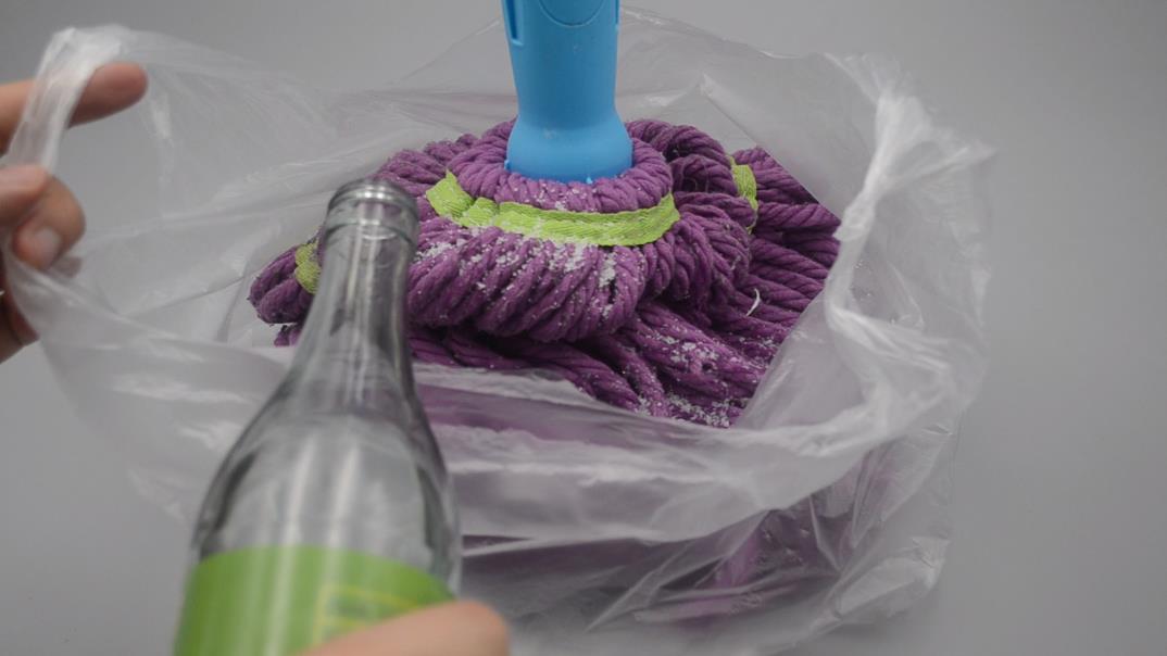 不管拖把多脏多黑，一个简单的方法，拖把洗完干净如新，真实用