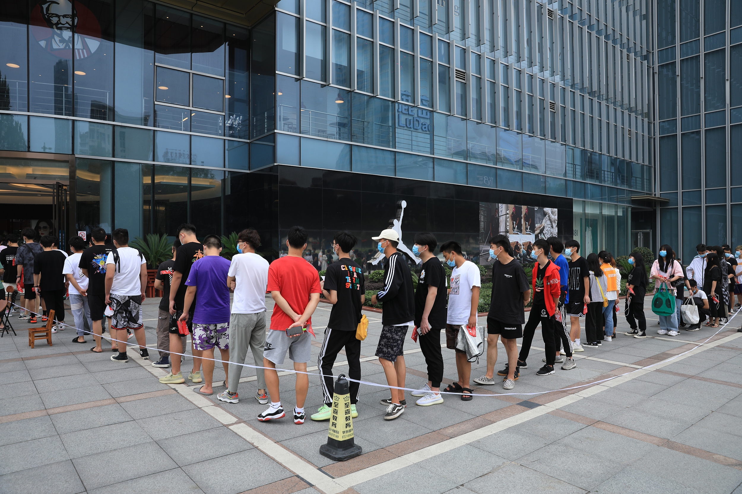 aj为什么比普通耐克贵,aj是不是只有耐克才是正品