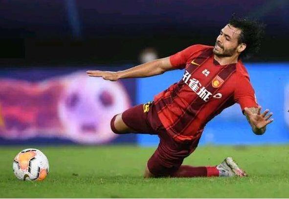 中超联赛首轮战罢,中超收官争冠悬念周末见分晓