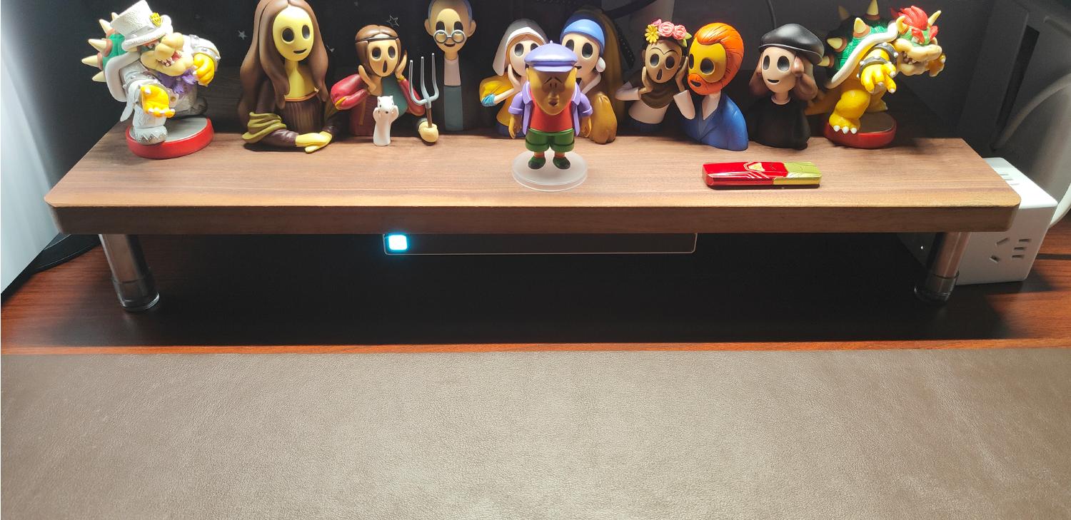 游戏宅的电脑桌面,游戏头戴式耳机rog棱镜s