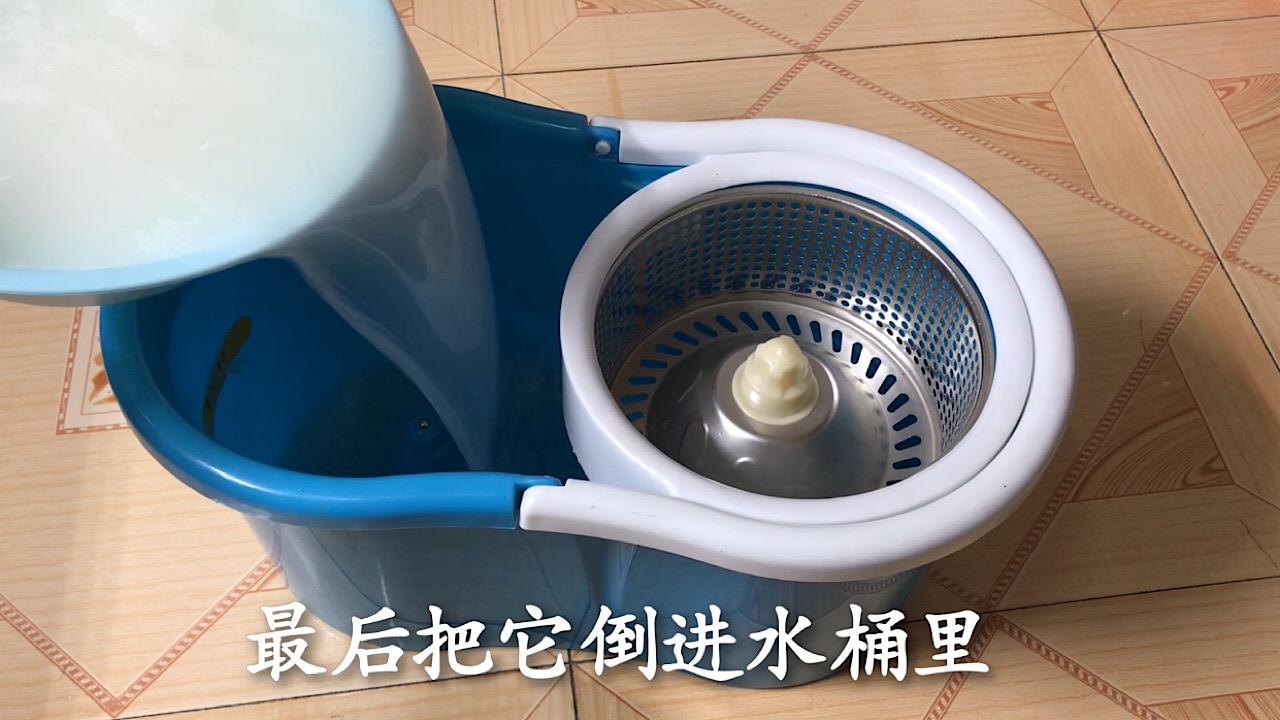 清水拖地干净不留水渍,怎样拖地地板才会干净又亮