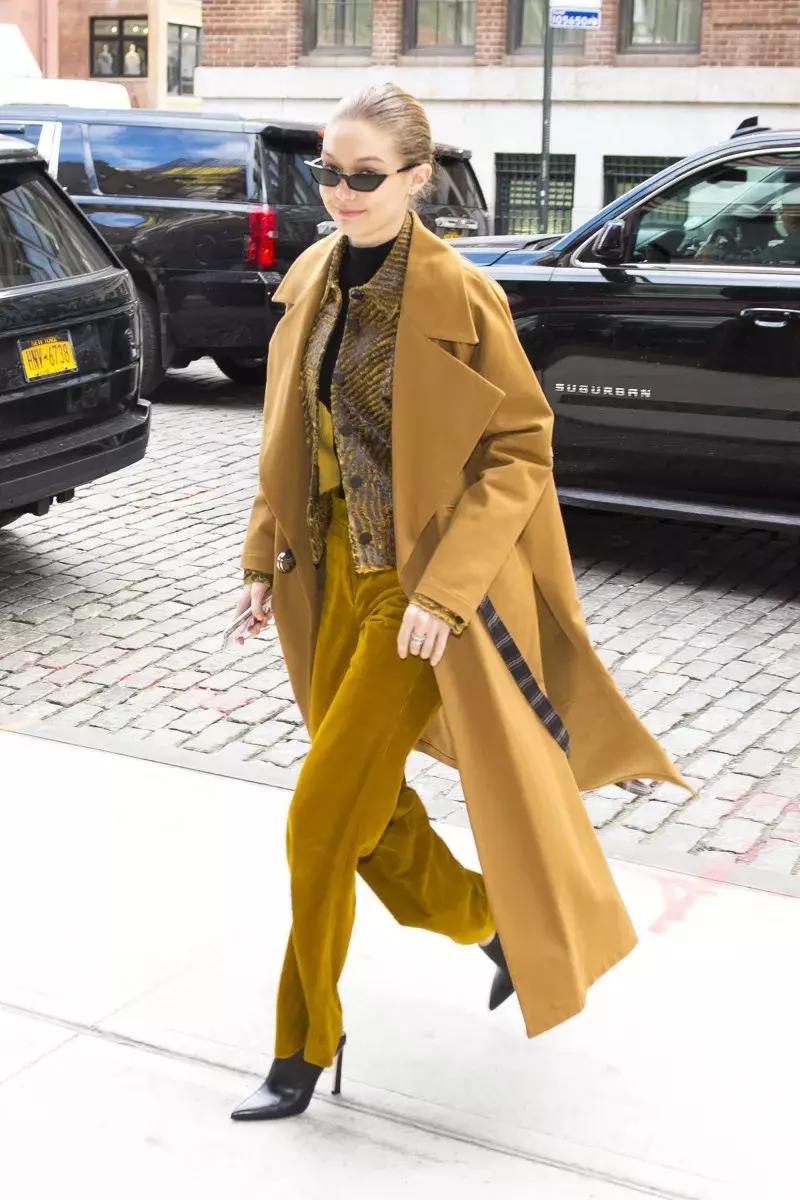 经典大衣的多种时髦穿法,裙摆大衣怎么穿好看