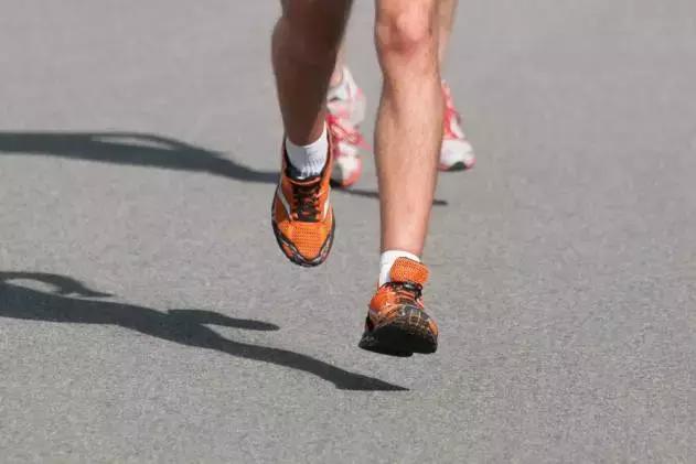 跑步锻炼能治百病 (跑步的科学真相)