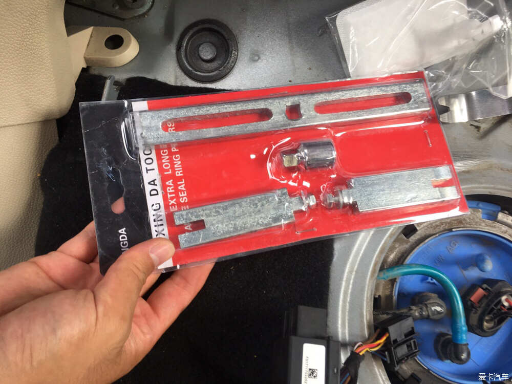 更换内置汽油滤芯油位很重,更换汽油内置滤芯把油用完吗