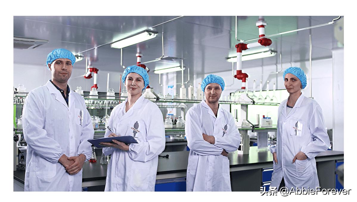 超模米兰达可儿生活照片,40岁超模米兰达可儿四胎多大了