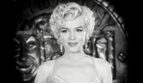 上天给予了你一个美丽的容颜,上天给了你容颜却又遭受了磨难