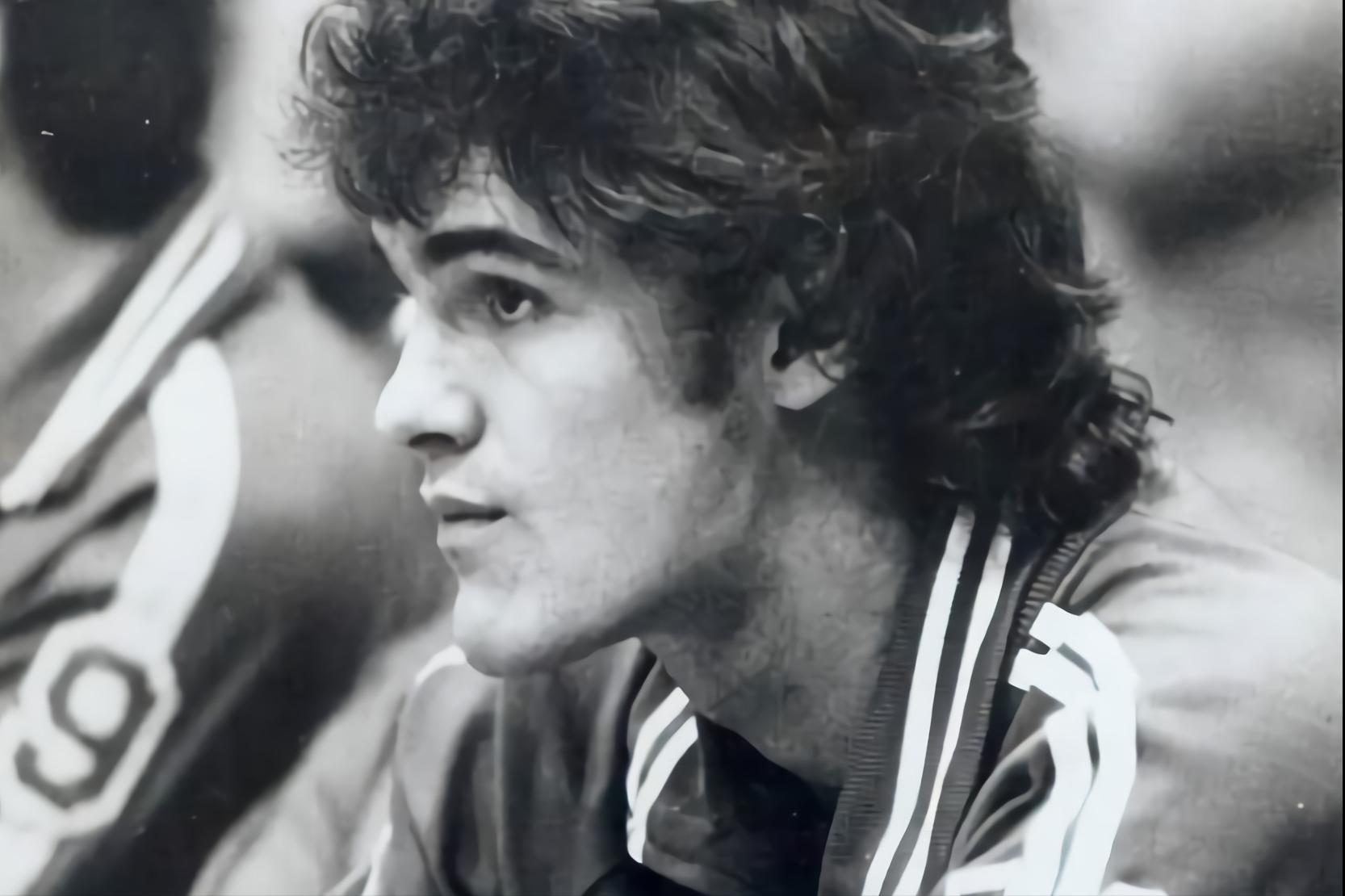 从小踢球就厉害,年少成名的名人堂篮球运动员