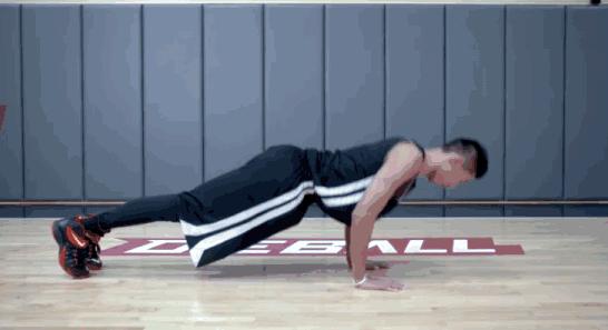 标准俯卧撑做15个,初级俯卧撑训练方法及计划