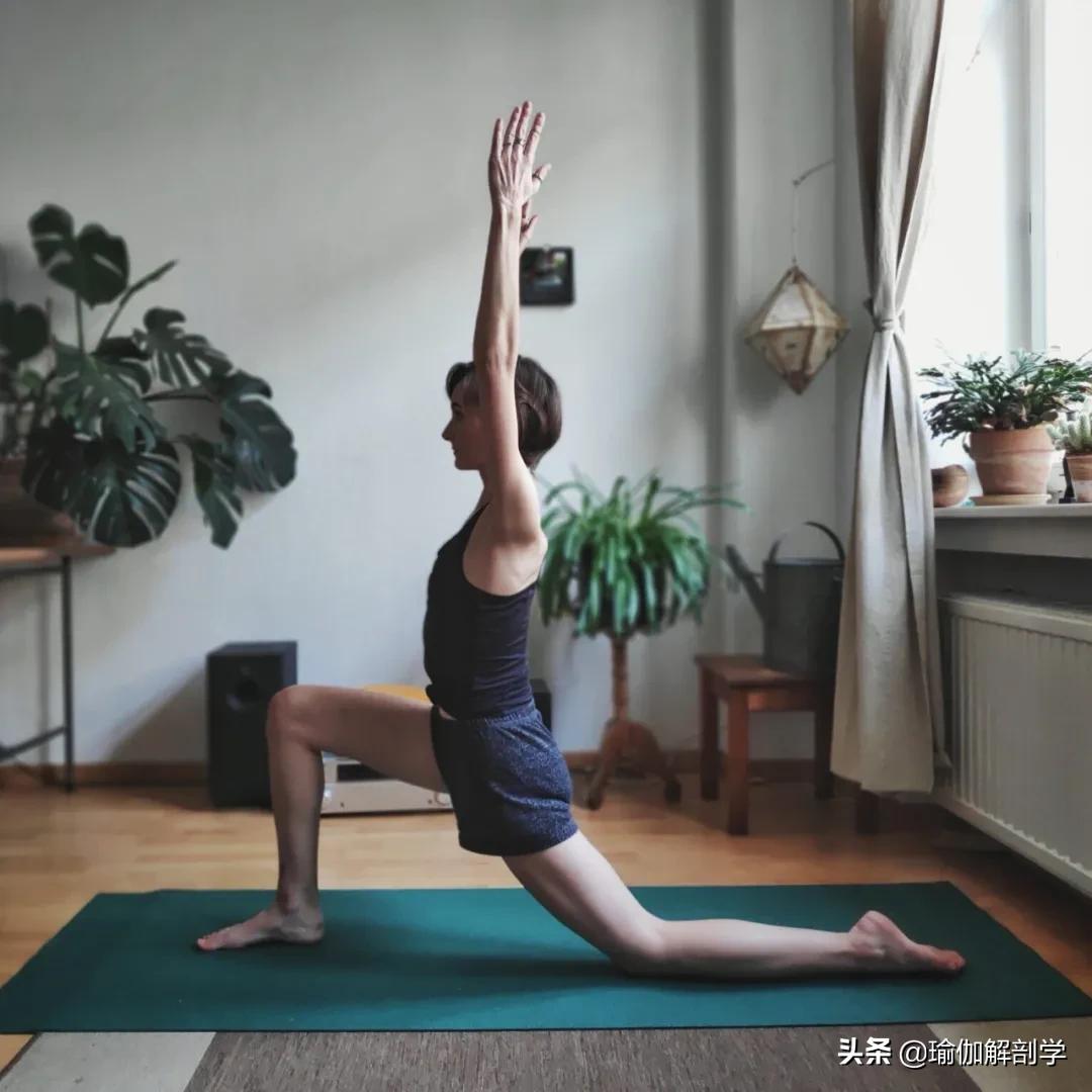 一套适合晨练的瑜伽序列越练越美,初学者简单瑜伽每天必练8个动作