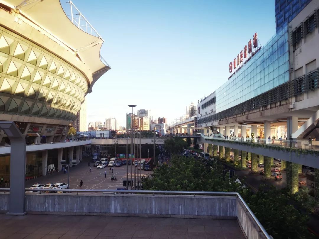 “活力纽带”焕活桥下空间-虹口足球场站桥下空间设计