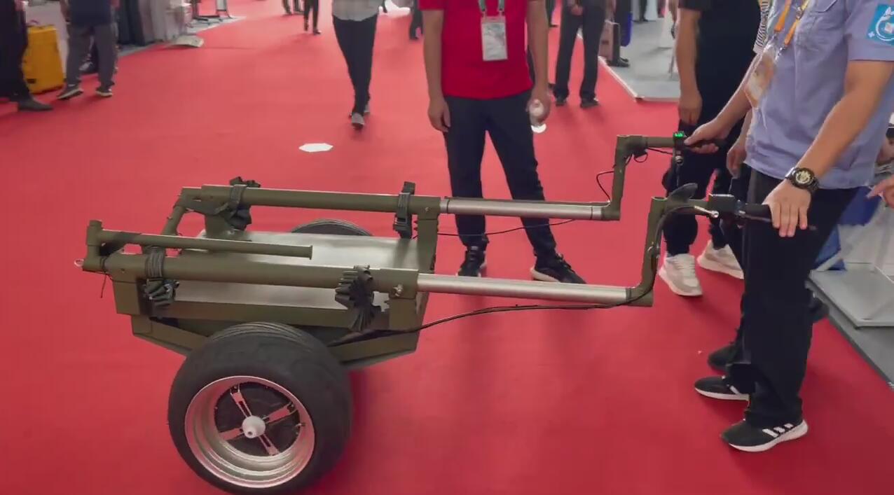 中国战术手推车亮相,为解放军山地部队解决难题,出厂自带黑科技