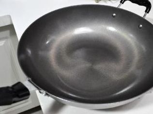 旧铁锅生锈粘锅怎么开锅,铁锅炒菜容易炸油是什么原因