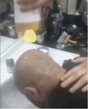 搞笑gif女人结婚前和结婚后的差别,新娘害羞蒙脸搞笑视频