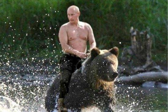 俄罗斯球迷暴揍英国球迷,200俄罗斯球迷暴打2000英国球迷